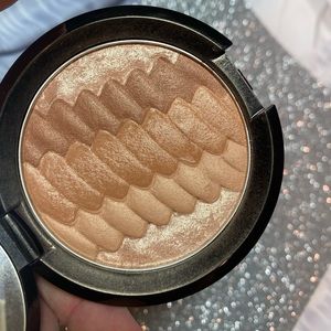 BECCA sunrise waves gradient bronzer